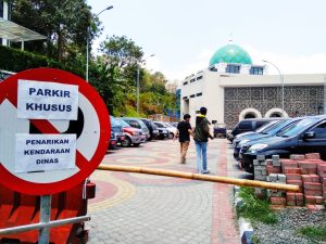 Puluhan Kendaraan Plat Merah Dilelang