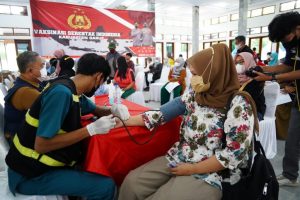 Bupati Garut dan Wakapolda Jabar Tinjau Pelaksanaan Vaksinasi