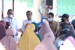 Pedagang Kanoman Cirebon Terima BLT Minyak Goreng dan Bantuan Modal Usaha