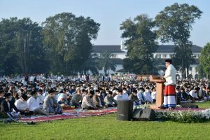 Emil Terharu Bisa Shalat Ied Bareng Warga