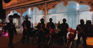 Patroli Gabungan Brimob Solo dalam Operasi Ketupat Candi th. 2022 di Wilayah Kota Surakarta.