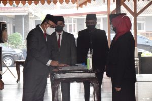Achmad Husein, Lantik 104 Pejabat di Lingkungan Pemkab Banyumas