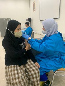 PENGMAS FAKULTAS KEDOKTERAN UNJANI Gelar Vaksin Booster Bagi Warga Usia 18 Tahun Keatas