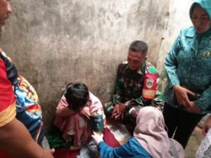 Bersama Dengan Tim Medis RSJ Provinsi Jawa Barat, UPTD Puskesmas Jatibarang Jemput ODGJ Yang Terpasung