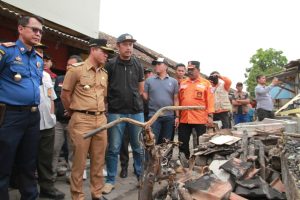 Bupati Bandung Tinjau Lokasi Kebakaran di Desa Sukamenak Margahayu