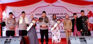 Bupati Indramayu Nina Agustina dampingi Wakapolri Menghadiri Haul KH. Shobari ke -33