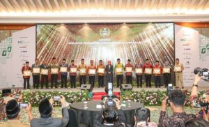 Dukung Pengelolaan Zakat, Wali Kota Bandung Terima Baznas Award 2023