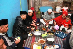 Bupati Bandung Melaksanakan Sahur Pertama di Rumah Warga