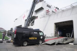 KRI Angkut Alutsista Amankan KTT ASEAN di Labuan Bajo