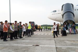 Panglima TNI Sambut WNI Yang Dievakuasi Dari Sudan