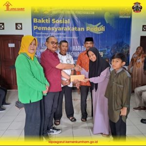 Touring Bakti Sosial Pemasyarakatan Peduli, Lapas Garut Bagikan Sembako