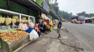 Tol Cisumdawu Dibuka Berdampak kepada Pedagang di Cadas Pangeran