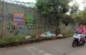 Marak Buang sampah Sembarangan di Jalur Alternatif Cinambo dan Panyileukan