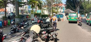 Ganggu Arus Lalu-lintas, Dishub Bandung Tindak Tegas Parkir liar di Samping Gedung BI