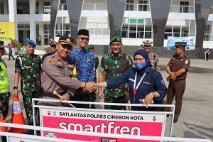 Dukung Tingkatkan Keamanan Mudik, Smartfren Bagikan Ratusan Pembatas Jalan di Berbagai Kota