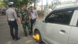 Parkir Liar di Wilayah Cimahi, 9 Mobil Digembok Petugas Gabungan