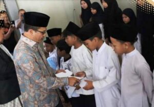 Jumling di Kp.Gumuruh Desa Nagrak, Kang DS Berikan Santunan Kepada Anak Yatim