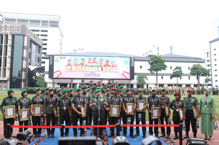 KASAD Berikan Penghargaan Kepada 19 Atlet TNI AD yang Berprestasi di SEA Games 2023