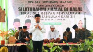 Silaturahmi Lebaran Kecamatan Sumedang Selatan Bagikan Santunan