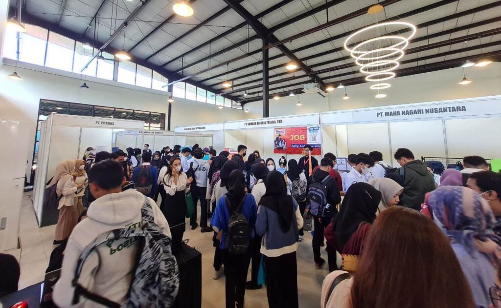 Ribuan Orang Hadiri Job Fair Kota Bandung