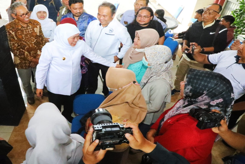 Gubernur Khofifah Pastikan Pelaksanaan PPDB Jenjang SMA dan SMK Negeri di Jatim Berjalan Aman dan Lancar