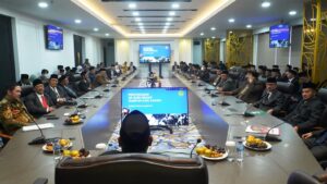 Kemenag Serahkan 100 KMA Guru Besar Rumpun Ilmu Agama