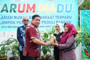 Peringati Hari Lingkungan Hidup Sedunia, KP3 Desa Mekarsari Gelar Bimtek Harum Madu    