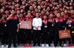 Presiden Jokowi Serahkan Bonus Atlet dan Pelatih Peraih Medali SEA Games 2023 Kamboja