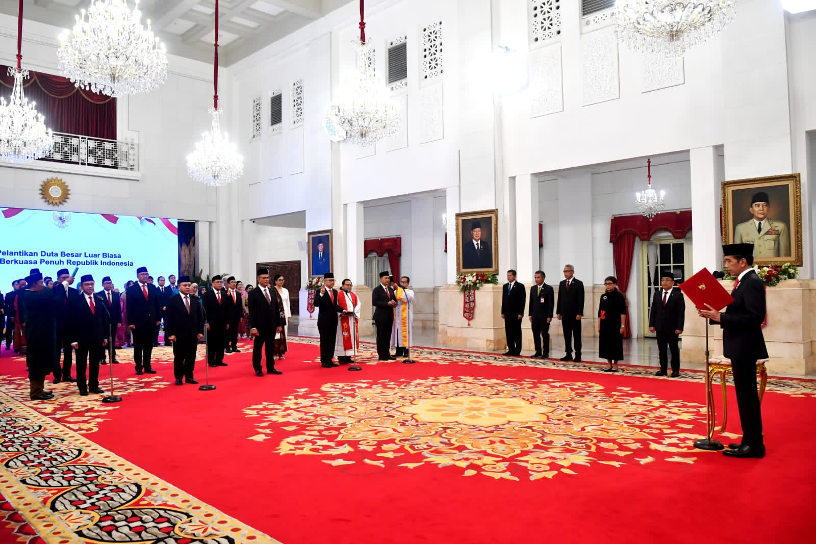 duta besar luar biasa