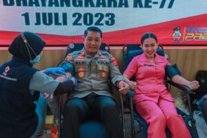 Polres Cimahi Gelar Donor Darah, 300 Peserta Anggota Polisi dan Warga Ikut Andil Sumbangkan Darahnya