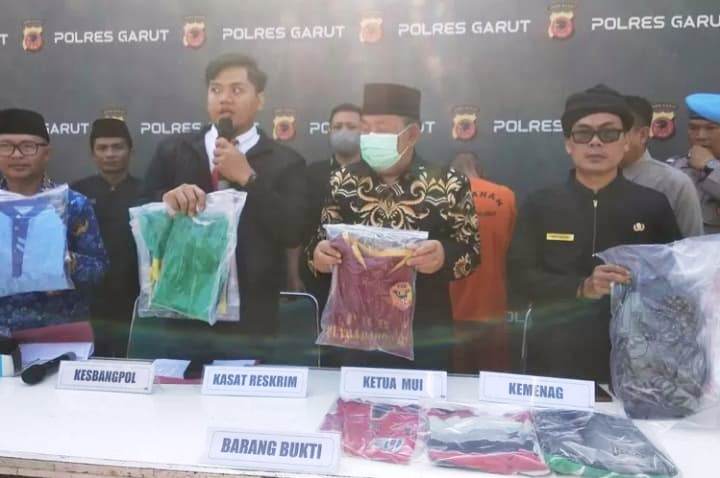 Cabuli belasan muridnya