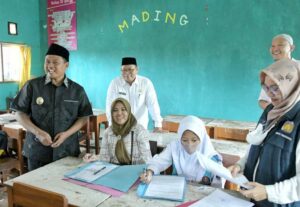 Wagub Uu Ruzhanul Ulum Tinjau Pelaksanaan PPDB SMA Negeri 1 Indramayu