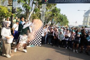 Ribuan Peserta Semarakkan Even Color Run Bandung Bedas Expo
