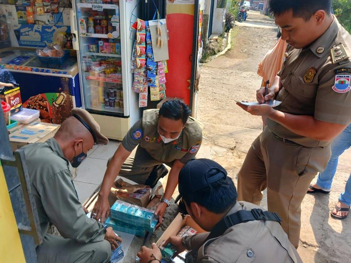Satpol PP Kota Cimahi Kembali Sita Ribuan Batang Rokok Ilegal