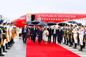 Presiden Joko Widodo dan Ibu Iriana Tiba di Tanah Air Usai Lawatan ke RRT