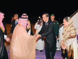 Dari RRT, Presiden Joko Widodo dan Ibu Iriana Tiba di Riyadh