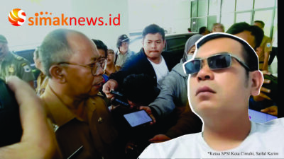 Ketua SPSI KotaCimahi,Pepet Saiful Karim (insert). Dikdik diantara wartawan dalamketerangan pers