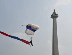 Aksi Para Penerjun Prajurit Yontaifib 1 Marinir Meriahkan HUT Ke – 78 TNI