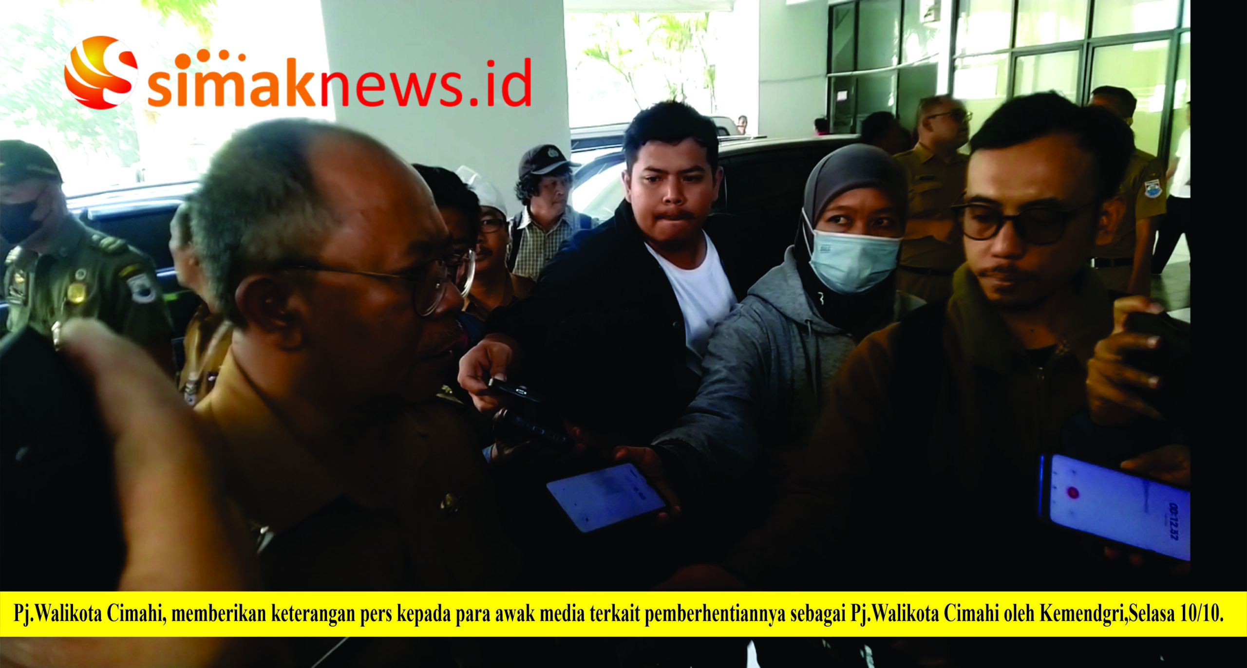 Pj.Walikota Cimahi saat memberikanketerangan pers kepada wartawan, Selasa 10/10