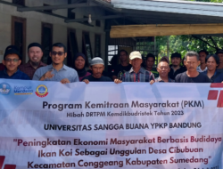 Lewat PKM, USB YPKP Bandung Jadikan Budidaya Ikan Koi sebagai Unggulan Desa Cibubuan Sumedang