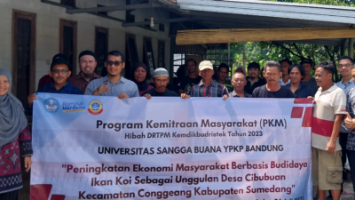Lewat PKM, USB YPKP Bandung Jadikan Budidaya Ikan Koi sebagai Unggulan Desa Cibubuan Sumedang