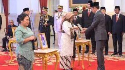 Presiden Anugerahkan Gelar Pahlawan Nasional dan Tanda Kehormatan