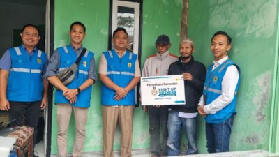 PLN UP3 Cimahi Salurkan Bantuan Listrik Gratis dari Karyawan PLN  
