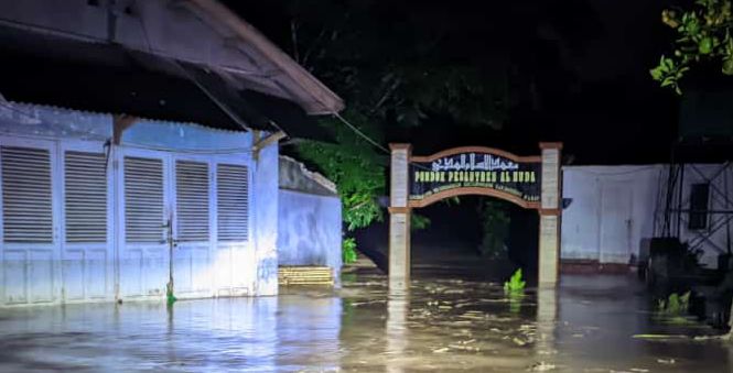 Sungai Cijambu Meluap, Banjir Bandang Terjang Sejumlah Desa di Rongga dan Cipongkor