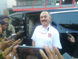 Kenakan Kemeja Gerindra, Bacalon Bupati Bandung Barat Yayat T. Soemitra Siap Bersaing dengan Ernawan dan Dansah