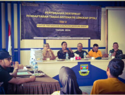 Berikan Kepastian Hukum Atas Tanahnya, Kantah KBB Serahkan 106 Sertifikat PTSL bagi Warga Mandalasari Cikalongwetan