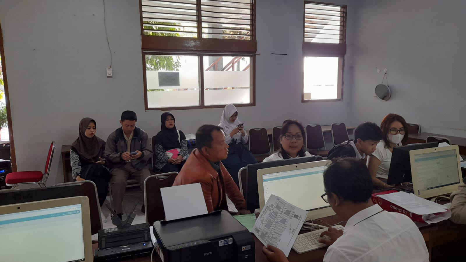 Web PPDB Sulit Diakses, SMAN 2 Cimahi Siapkan Petugas untuk Membantu Pendaftaran  