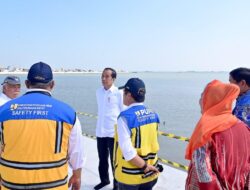 Presiden Jokowi Tinjau Proyek Pengendalian Banjir Rob di Tambak Lorok Semarang