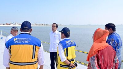 Presiden Jokowi Tinjau Proyek Pengendalian Banjir Rob di Tambak Lorok Semarang