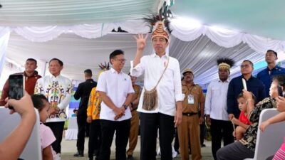 Presiden dan Ibu Iriana Tinjau Pemberian Vaksin Polio di Jayapura